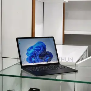 New Laptop Microsoft Surface 16GB Intel Core i7 SSD 512GB