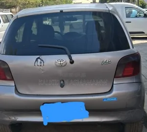 Toyota Vitz 2001 Silver