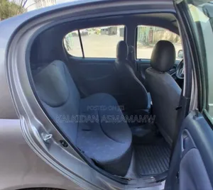 Toyota Vitz 2001 Silver