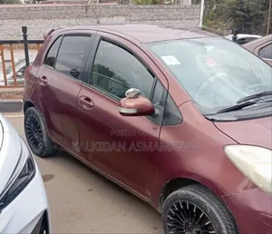 Toyota Yaris 2010 Gray