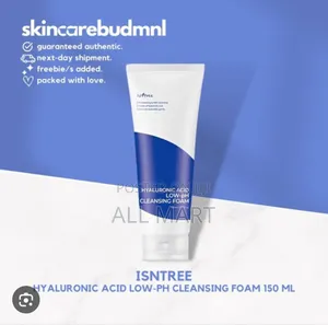 Isntree Hyaluronic Acid Low-Ph Cleansing Foam