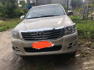 Toyota Hilux 2013 for Rent Wz Driver