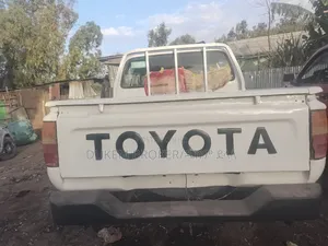 Toyota Hilux 1997 White