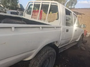 Toyota Hilux 1997 White