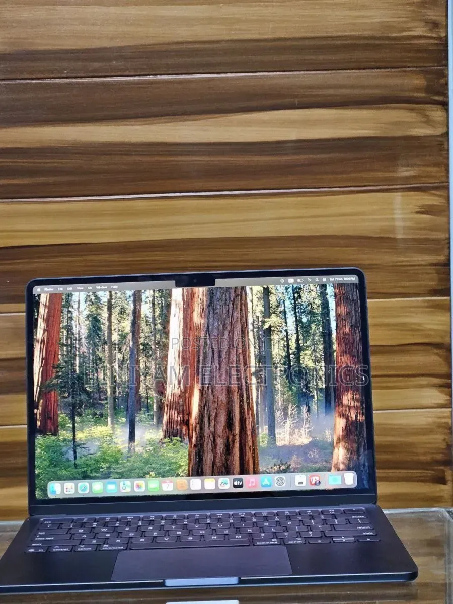 New Laptop Apple MacBook Air 2025 M4 15-inch 16GB Apple M4 SSD 256GB