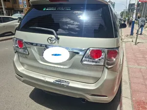 Toyota Fortuner 2012 Gold