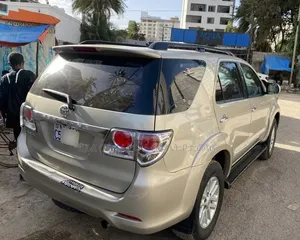 Toyota Fortuner 2012 Gold