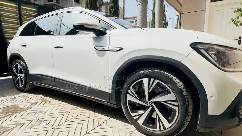 Volkswagen ID.6 2023 Off white