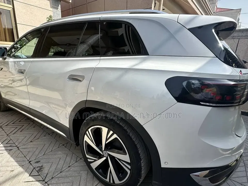 Volkswagen ID.6 2023 Off white