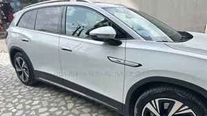 Volkswagen ID.6 2023 Off white