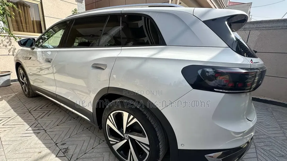 Volkswagen ID.6 2023 Off white