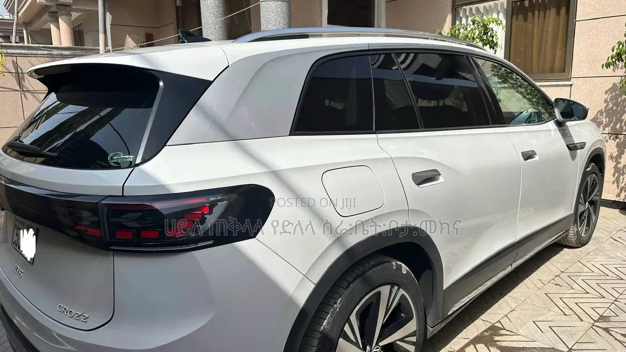 Volkswagen ID.6 2023 Off white