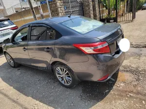 Toyota Yaris 2017 Gray