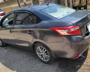 Toyota Yaris 2017 Gray