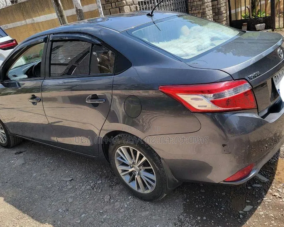 Toyota Yaris 2017 Gray