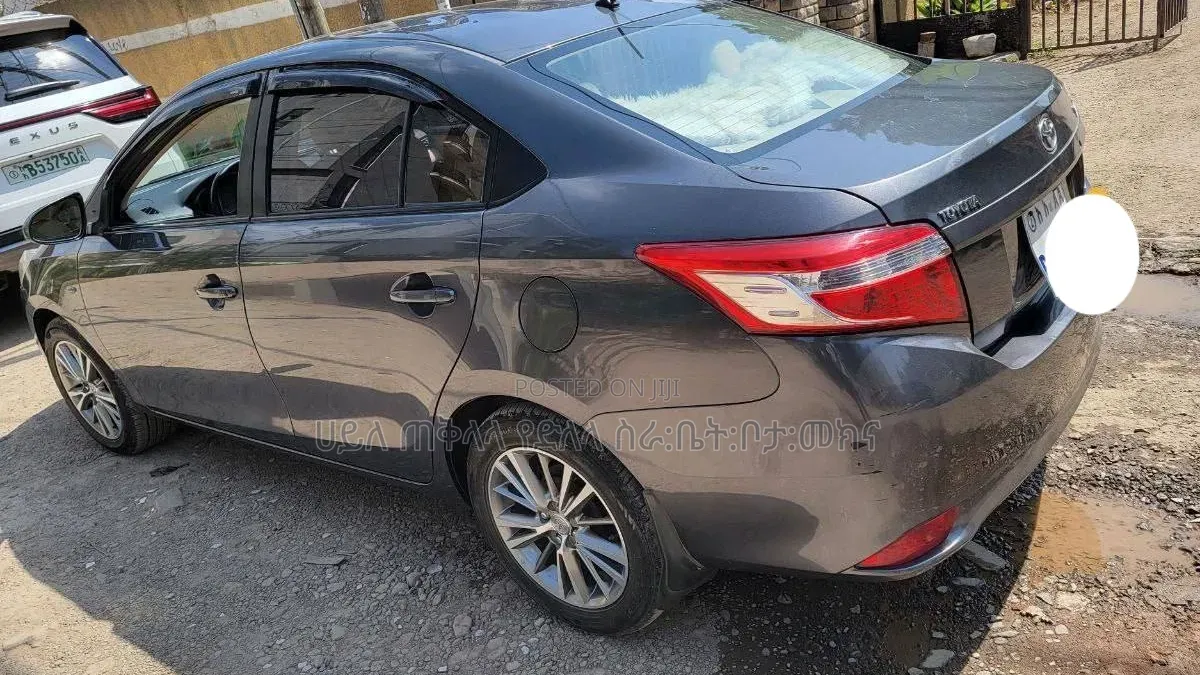 Toyota Yaris 2017 Gray