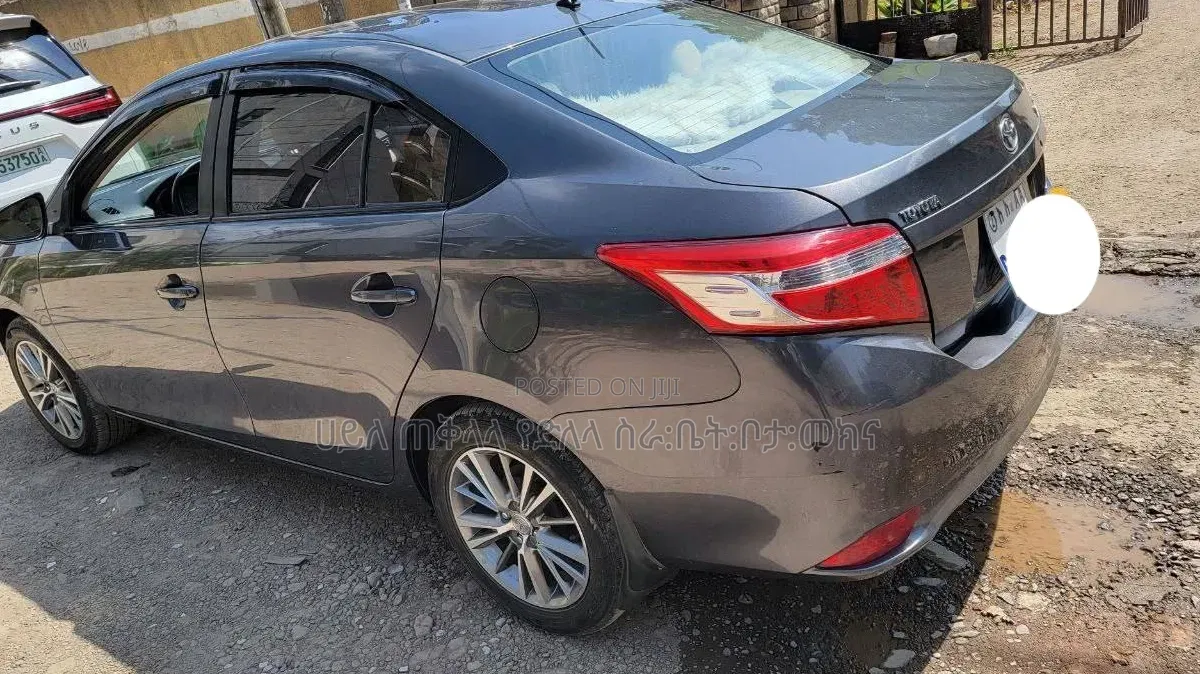 Toyota Yaris 2017 Gray