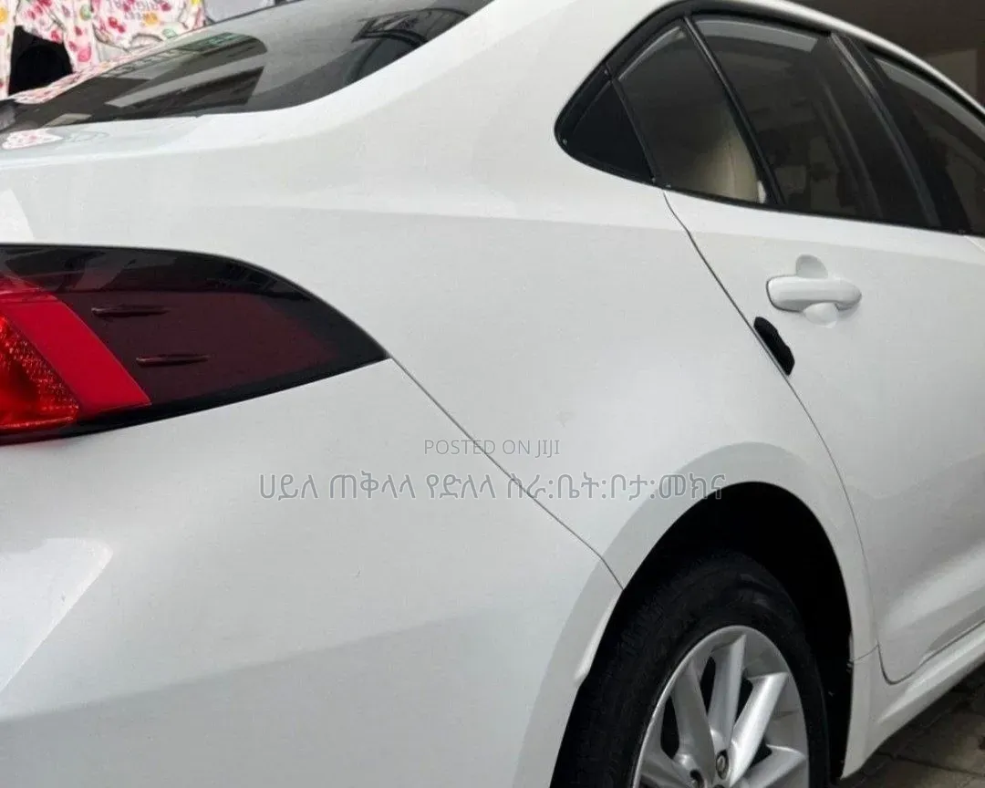 Toyota Corolla 2023 Off white