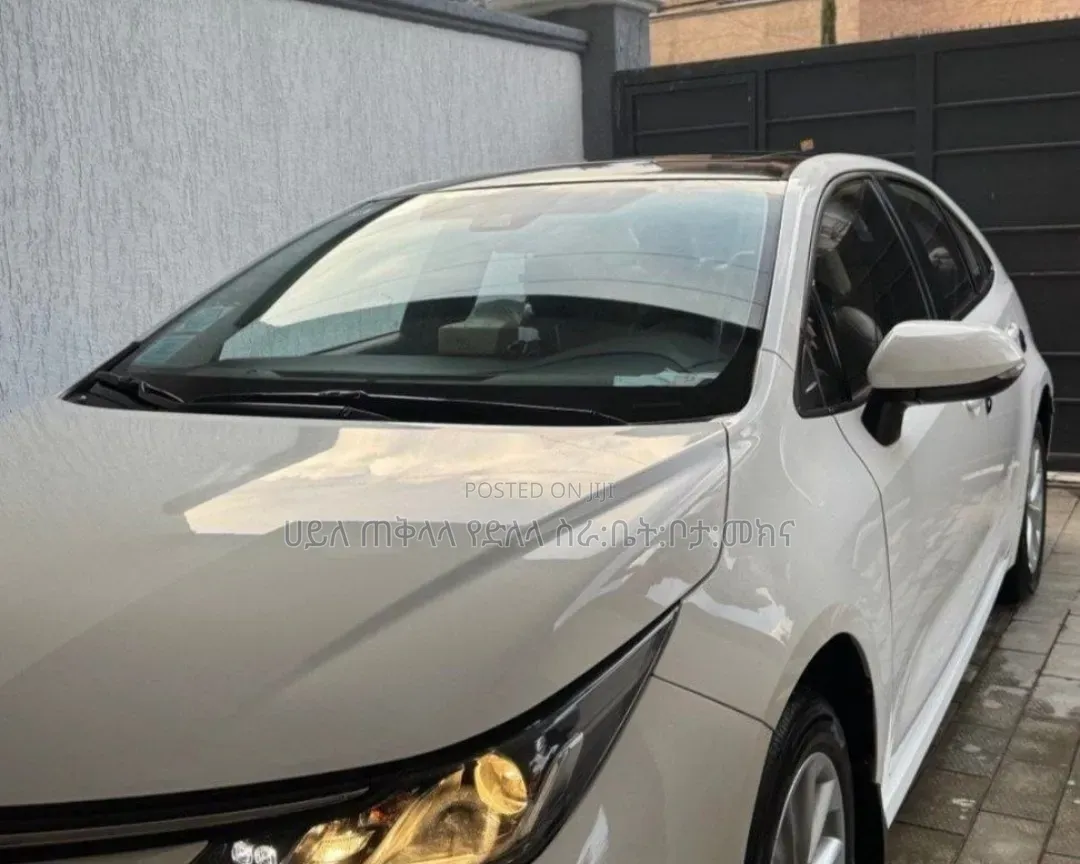 Toyota Corolla 2023 Off white