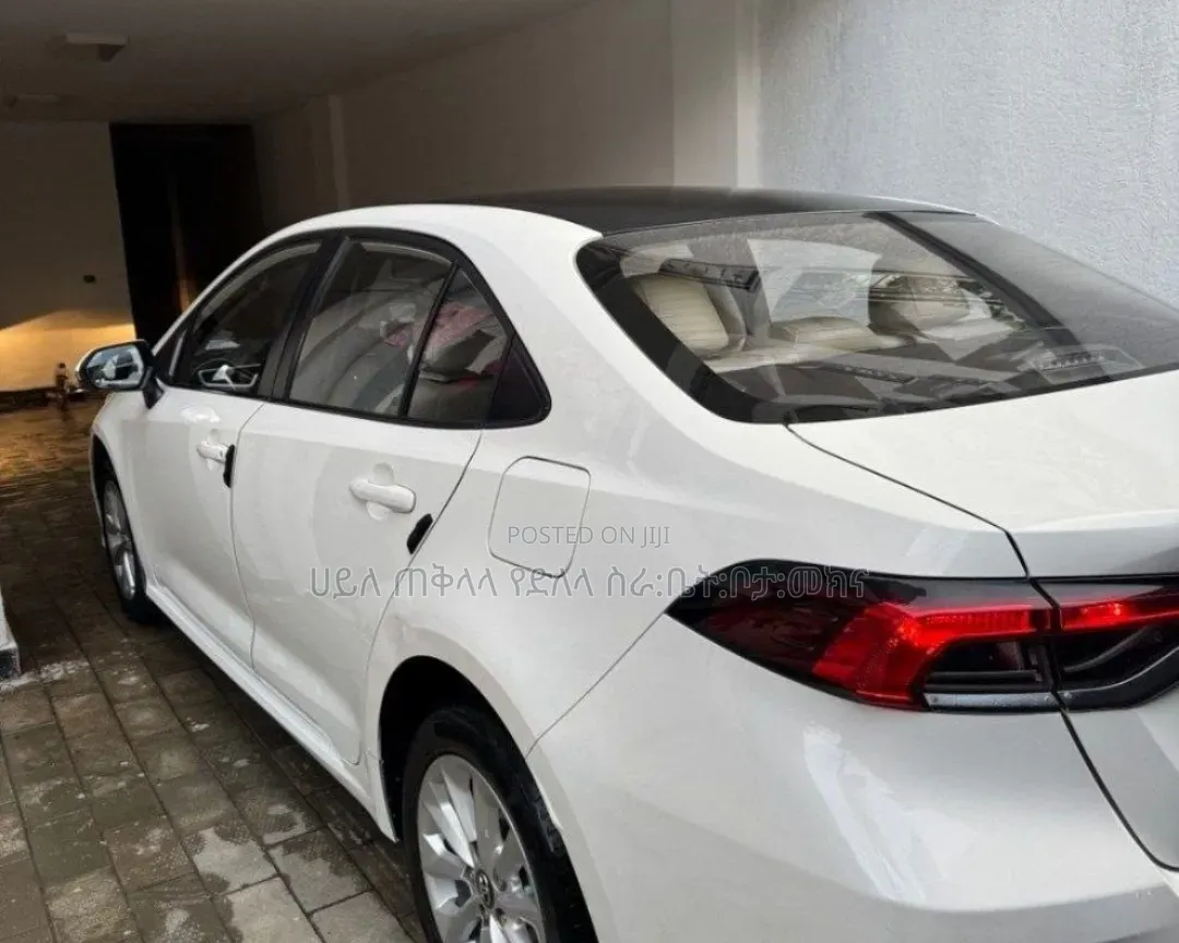 Toyota Corolla 2023 Off white