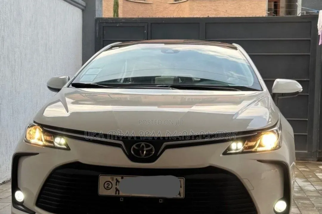 Toyota Corolla 2023 Off white