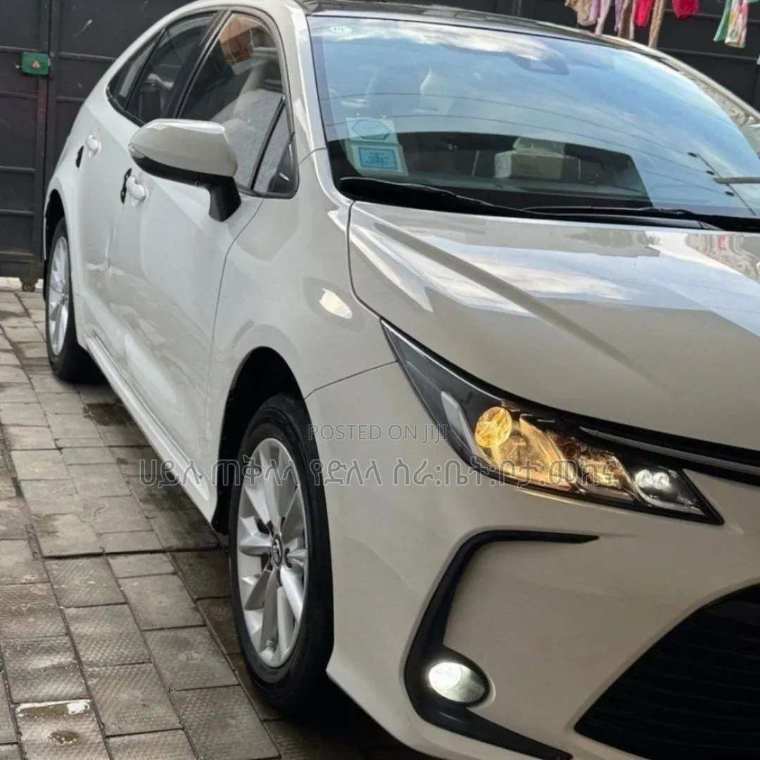 Toyota Corolla 2023 Off white