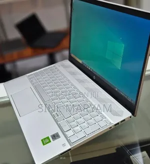 Laptop HP Pavilion 15-cs3063cl 8GB Intel Core i5 SSD 256GB
