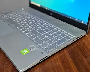 Laptop HP Pavilion 15-cs3063cl 8GB Intel Core i5 SSD 256GB