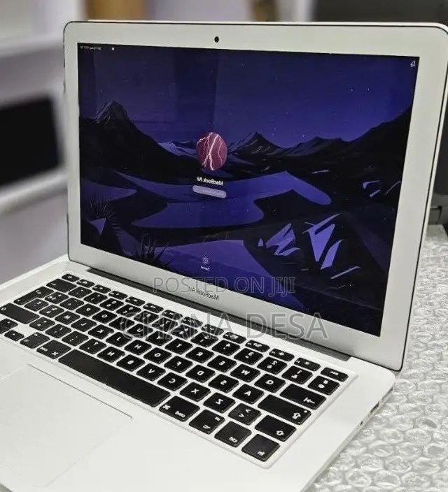 New Laptop Apple MacBook 8GB Intel Core i7 SSD 512GB