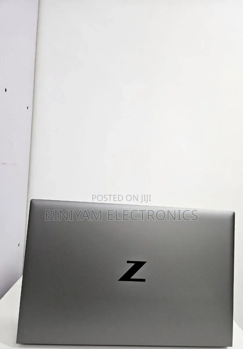 New Laptop HP ZBook Firefly G8 16GB Intel Core i7 SSD 1T