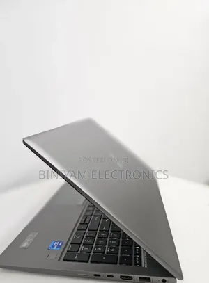 New Laptop HP ZBook Firefly G8 16GB Intel Core i7 SSD 1T