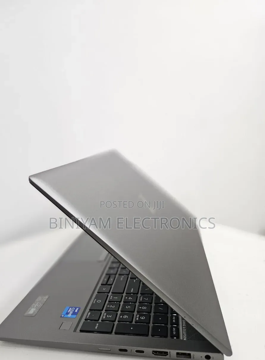 New Laptop HP ZBook Firefly G8 16GB Intel Core i7 SSD 1T