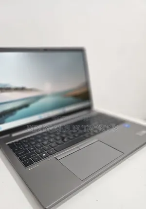 New Laptop HP ZBook Firefly G8 16GB Intel Core i7 SSD 1T