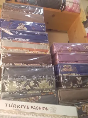 የኮንፈርት ልብስ Bed Covers