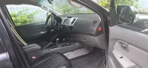 Toyota Hilux 3.0 D-4D 4x4 2013 Black