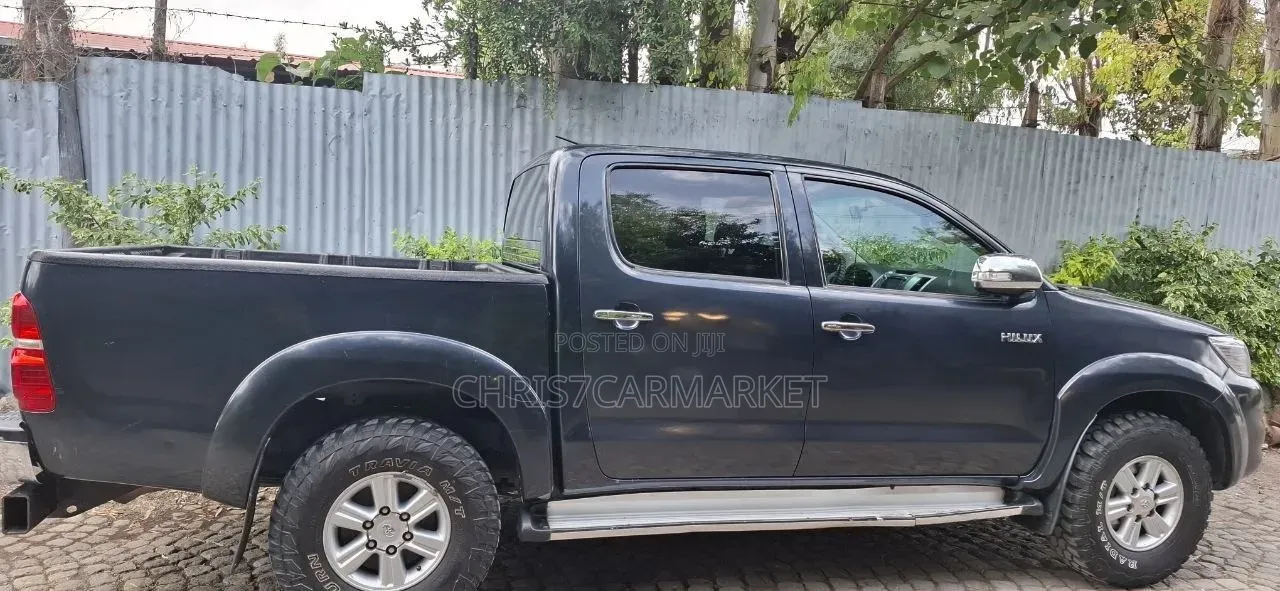 Toyota Hilux 3.0 D-4D 4x4 2013 Black