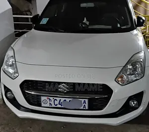 Suzuki Swift 2022 White