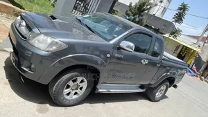 Toyota Hilux 2010 Gray
