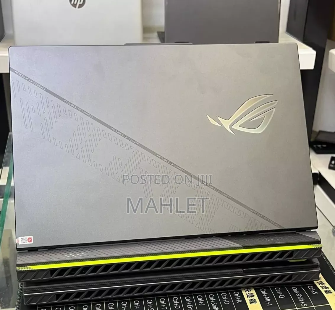 New Laptop Asus ROG Strix G17 16GB Intel Core i9 SSD 1T