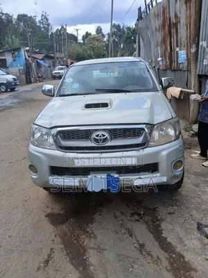 Toyota Hilux 2010 Silver