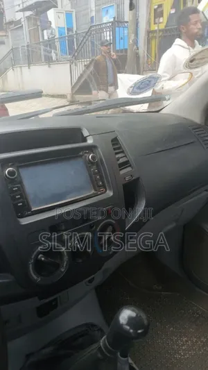 Toyota Hilux 2010 Silver