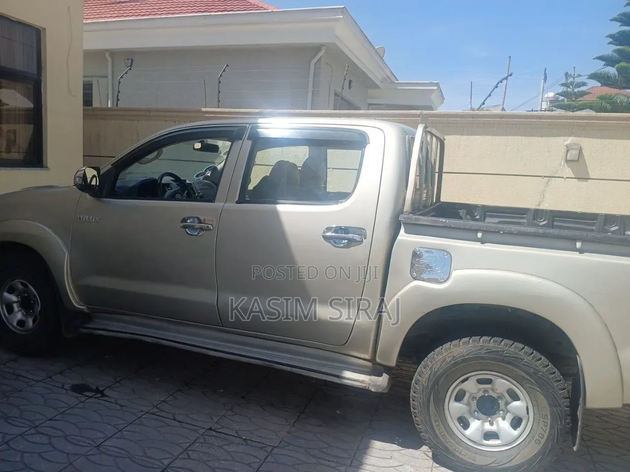 Toyota Hilux 2.5 D-4D 4X4 SRX 2012 Gold