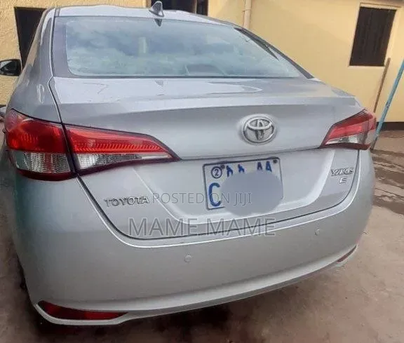 Toyota Yaris 2021 Silver