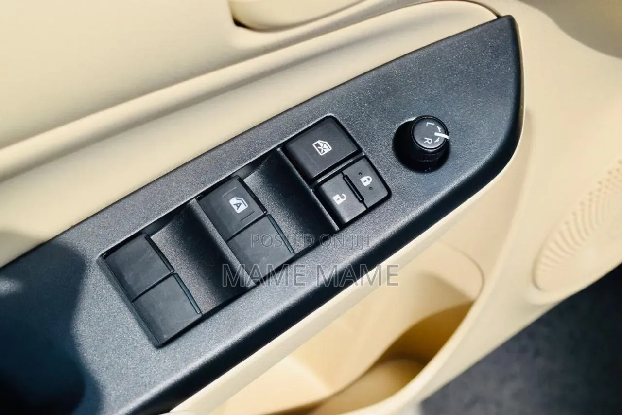 Toyota Yaris 2021 Silver