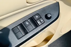 Toyota Yaris 2021 Silver