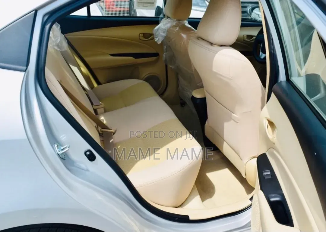 Toyota Yaris 2021 Silver