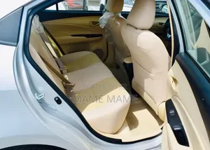 Toyota Yaris 2021 Silver