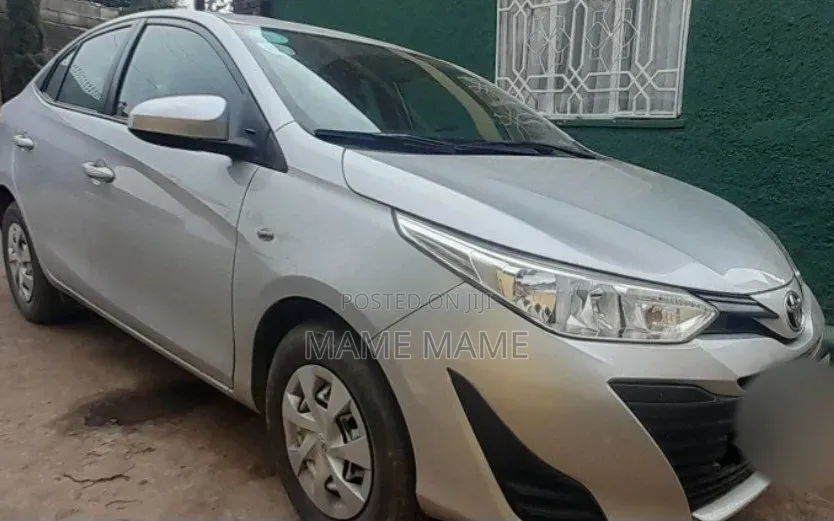 Toyota Yaris 2021 Silver