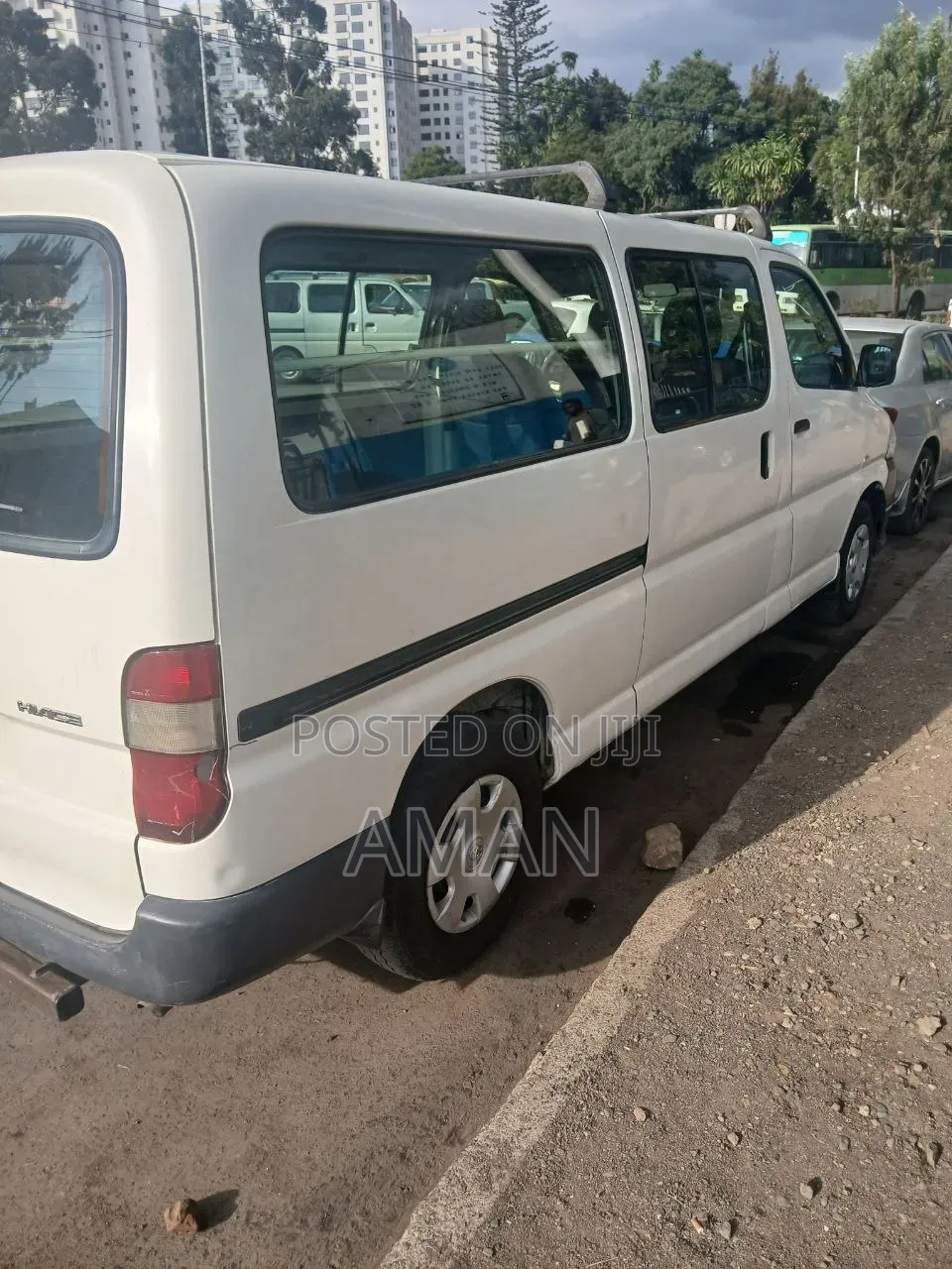 Toyota HiAce 2011 White