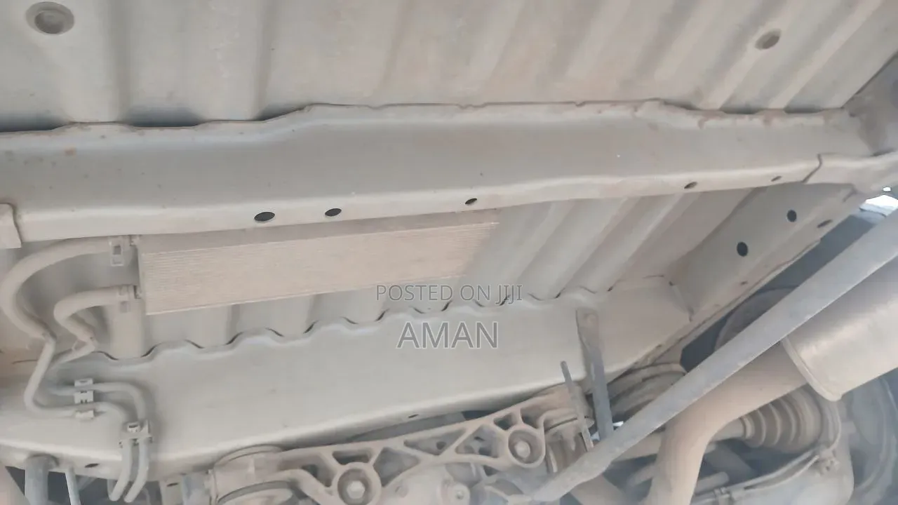 Toyota HiAce 2011 White